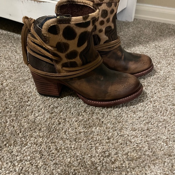 🦅FREEBIRD🦅Casey Booties - Picture 2 of 4